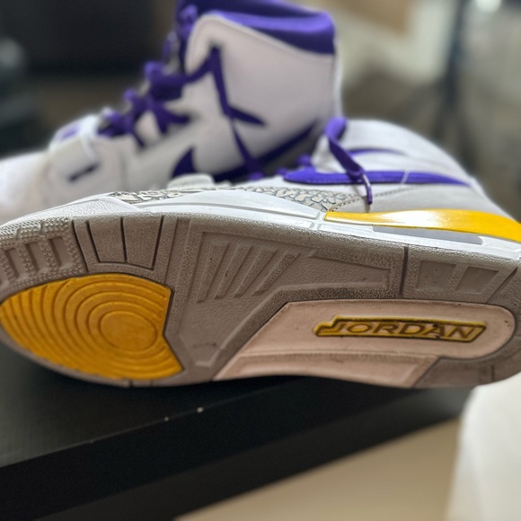 Nike Air Jordan Legacy 312 White/Field Purple-Amarillo - Picture 4 of 9